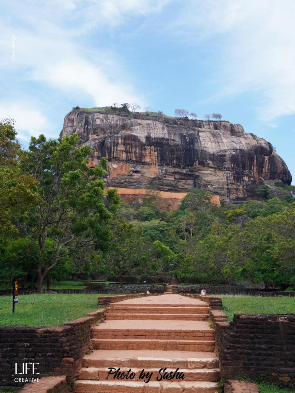 Lion Gate Hotel Sigiriya Exterior photo