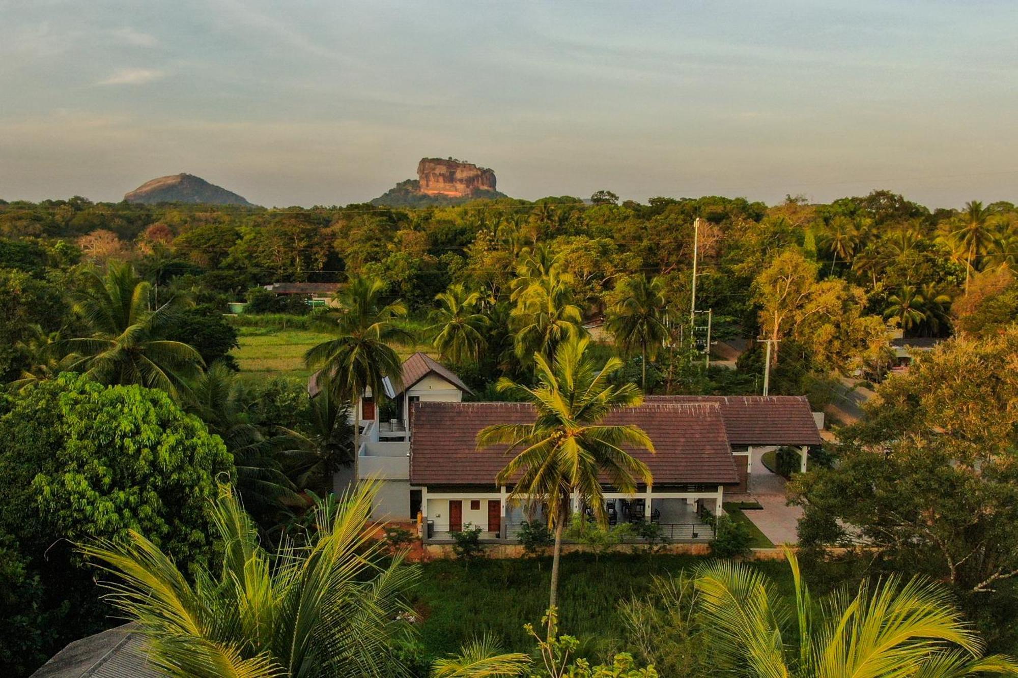 Lion Gate Hotel Sigiriya Exterior photo